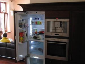 Szafa kuchenna z zabudowaną lodówką