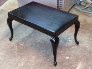 Stół ława na wymiar Ława w stylu Ludwik Filip meble na wymiar lakierowane stolik czarny 800×500